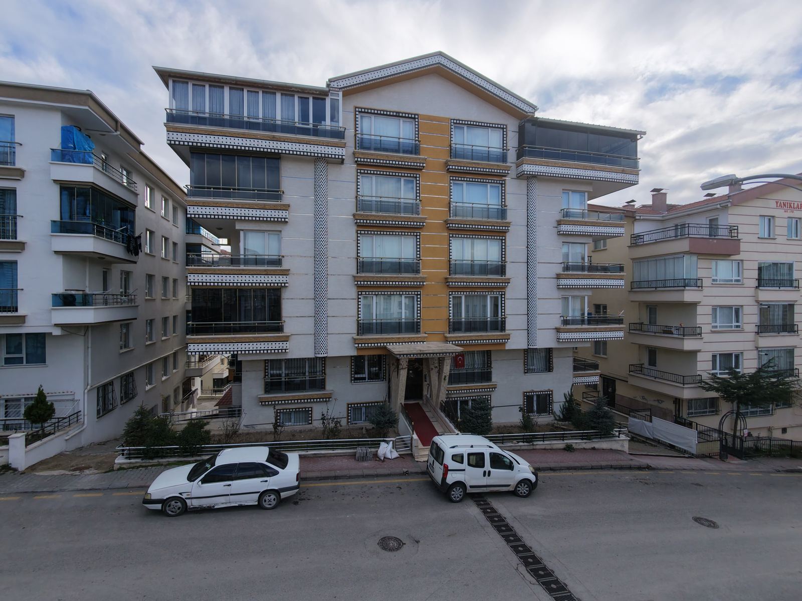 Tamamlanan konut projesi sokak cephesi